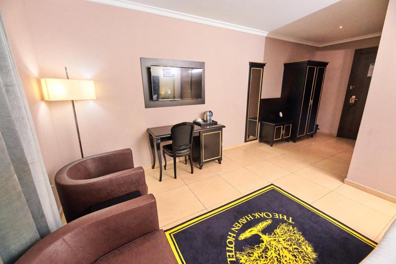 Oak Haven Hotel & Suites ポートハーコート エクステリア 写真